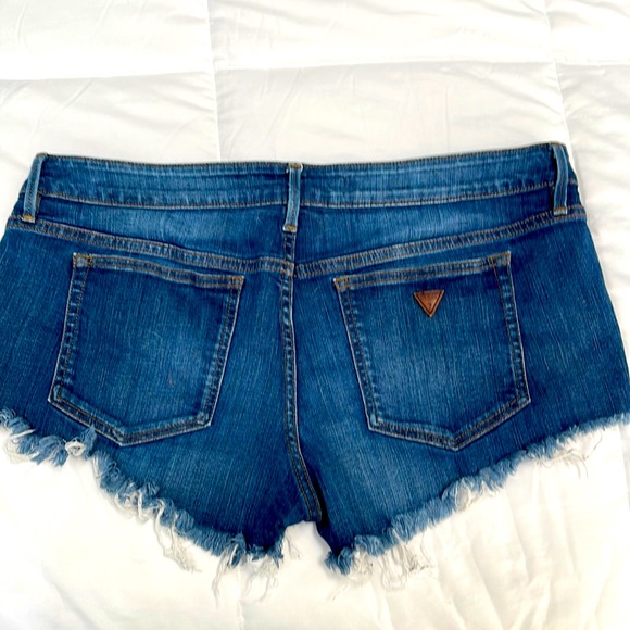 Guess Low Rise Shorts - Picture 2 of 5